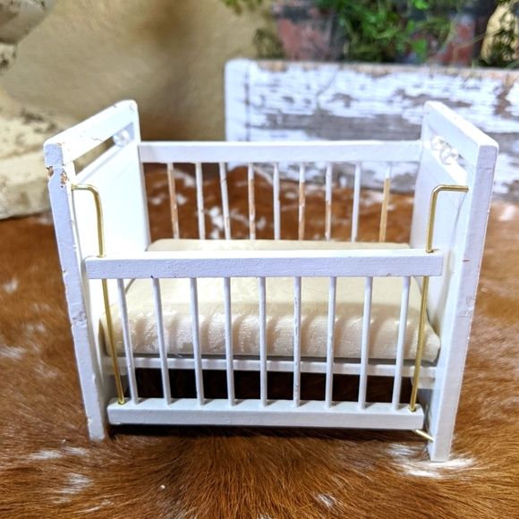 Vintage Dollhouse Furniture Baby Crib, Sofa, And Dresser Miniature Three Pieces - Picture 13 of 13